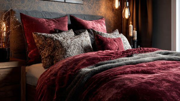 10 Romantic Moody Bedroom Ideas for a Cozy & Intimate Space 4 Luxurious Bedding for Comfort & Romance