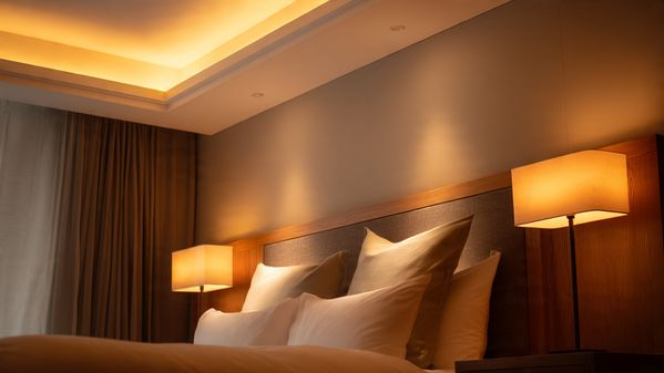 12 Guest Bedroom Ideas That Instantly Impress and Comfort Your Guests 6 Guest Bedroom Ideas Using Layered Lighting